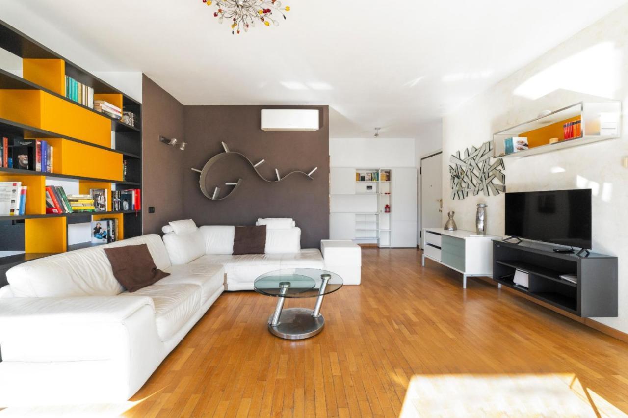 Milano Rogoredo Apartment With Garage Bagian luar foto