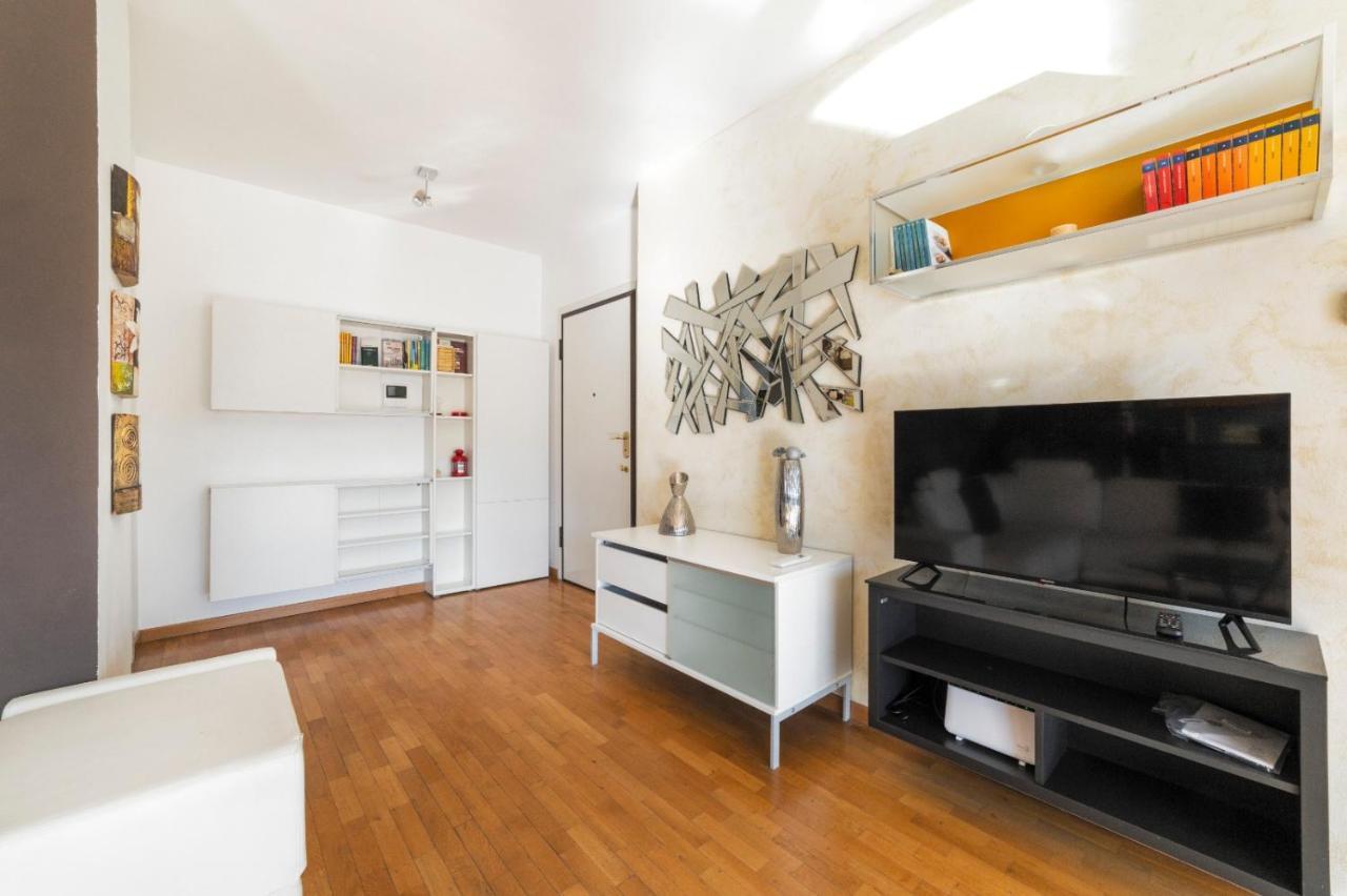 Milano Rogoredo Apartment With Garage Bagian luar foto