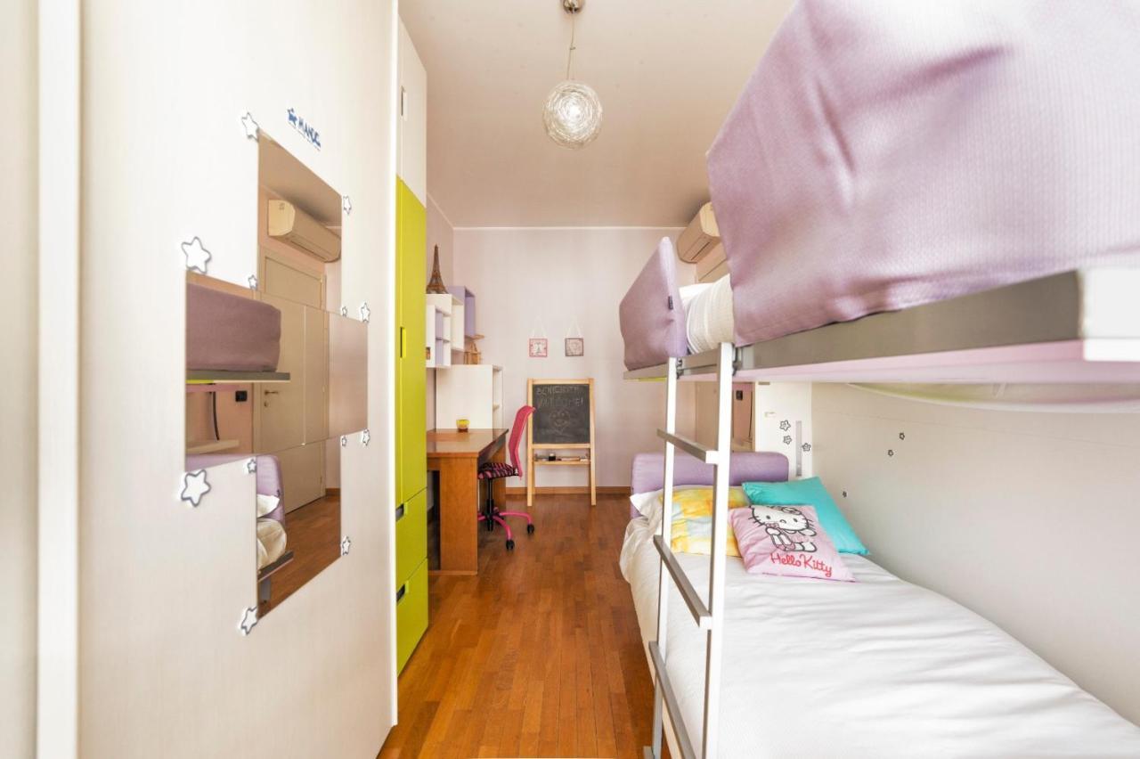 Milano Rogoredo Apartment With Garage Bagian luar foto