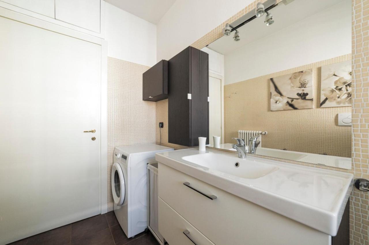 Milano Rogoredo Apartment With Garage Bagian luar foto