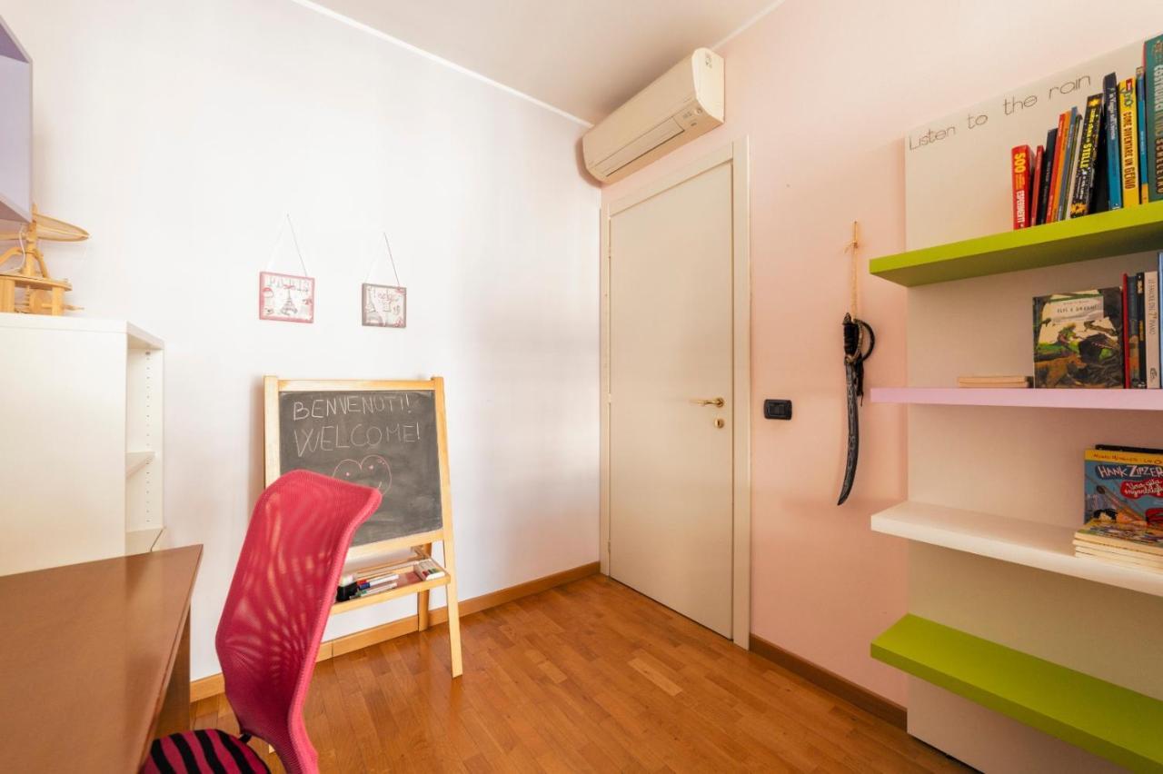 Milano Rogoredo Apartment With Garage Bagian luar foto