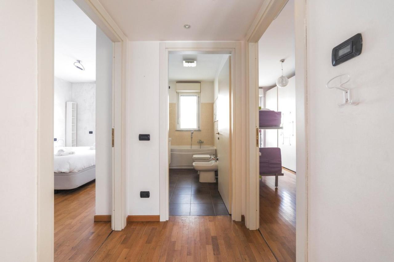 Milano Rogoredo Apartment With Garage Bagian luar foto