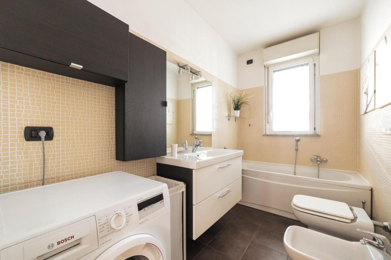 Milano Rogoredo Apartment With Garage Bagian luar foto