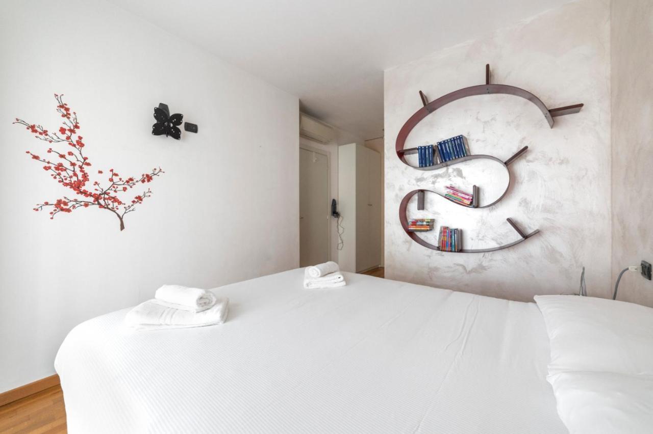 Milano Rogoredo Apartment With Garage Bagian luar foto
